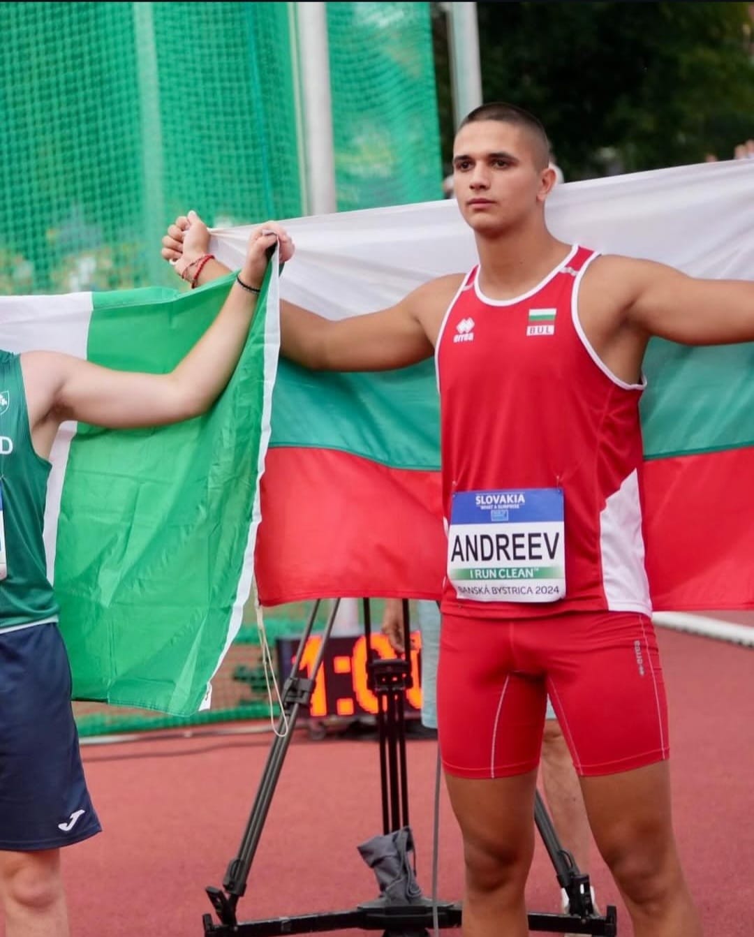 Димо Андреев с българското знаме